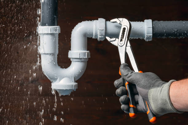 Professional Emergency Plumber technician working in East Marion, NY